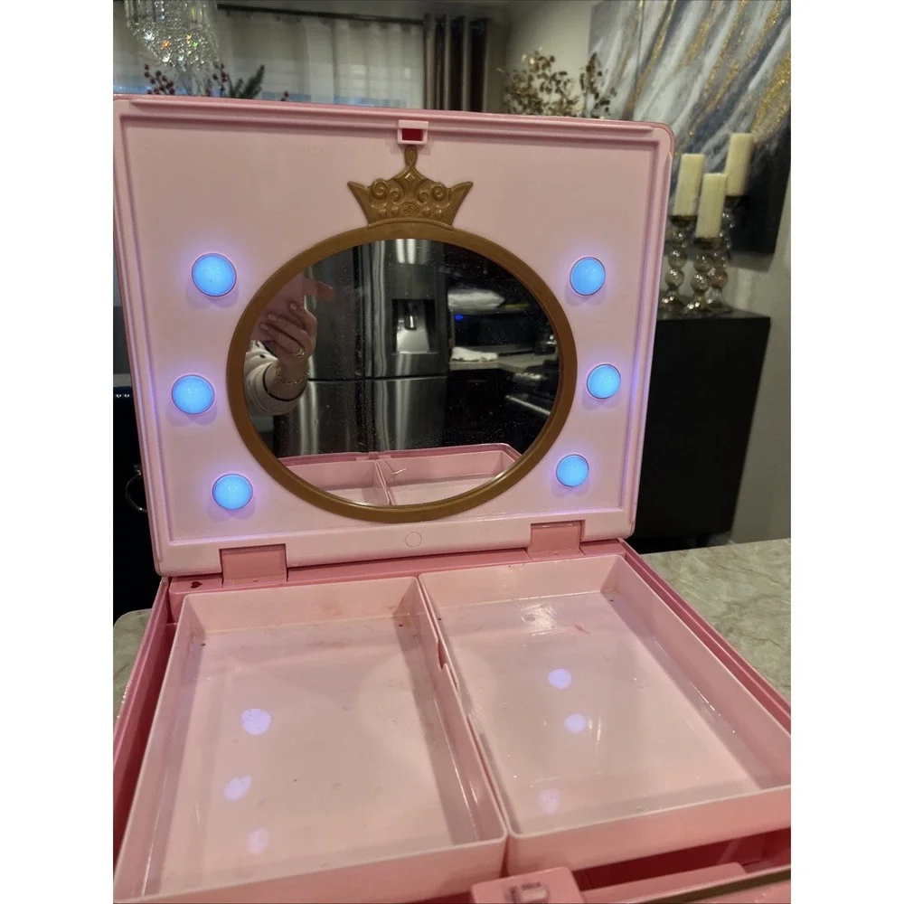 DISNEY PRINCESS TRAVEL VANITY- STYLE COLLECTION- LIGHT UP MAKEUP CASE– PINK